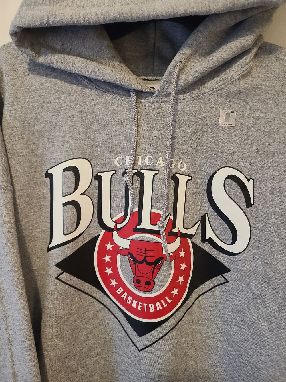 New NBA XL Chicago Bulls Basketball Mens Hoodie - Picture 3 of 4